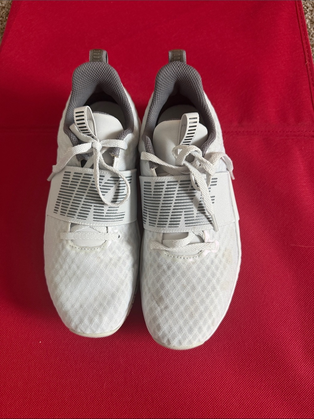 Nike Men's Light Gray Athletic Trainers with Strap